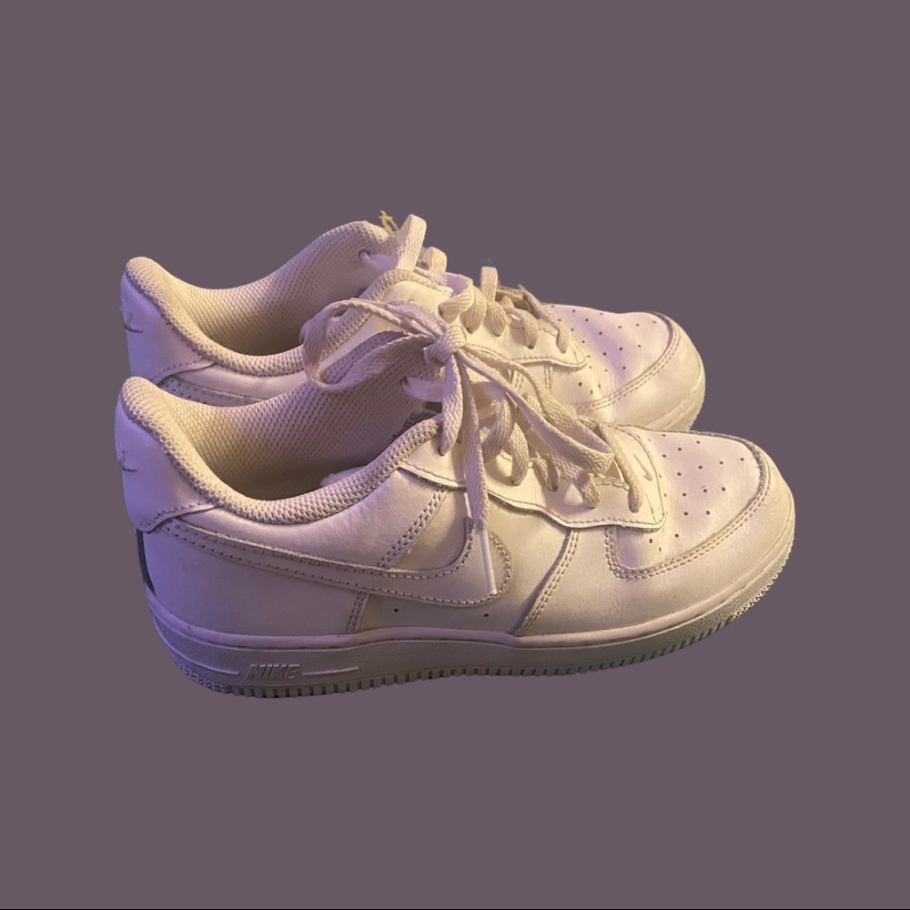 Nike kids “old schools” white on white.